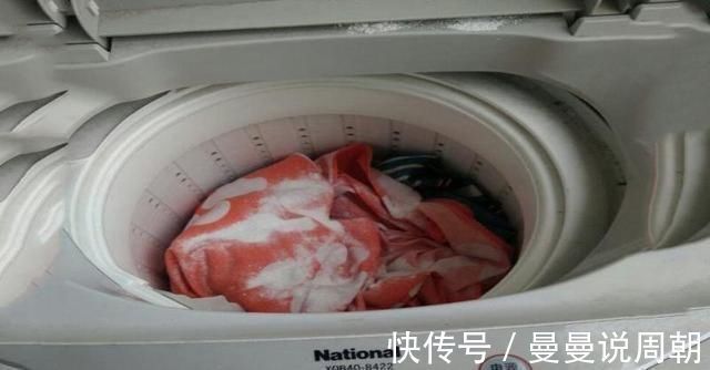 衣服|机洗衣服不能只放洗衣液,关键的几步,让衣服洗得更干净