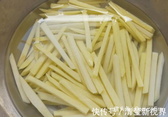 炸薯条|简单的三个土豆,一把淀粉,让你的下午充满幸福感,去试试吧!