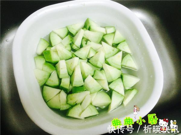 茄子不必清炒啦，如此做几分钟就出锅，开胃又下饭！