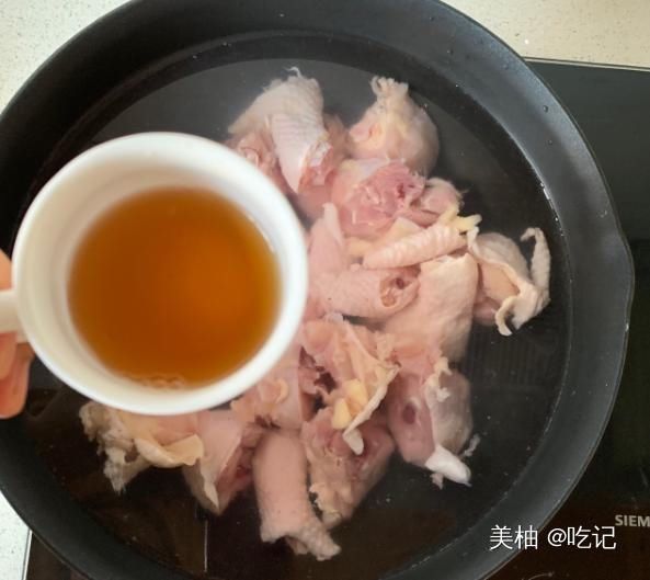 冬天鸡肉应该这样吃,营养均衡,香菇味道浓郁,搭配一起美味可口