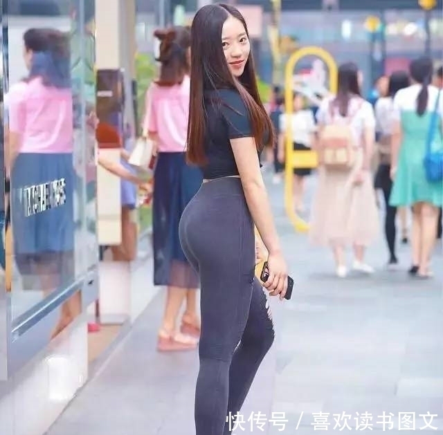 俏皮可爱的打底裤美女,富有青春朝气,回头率特别高