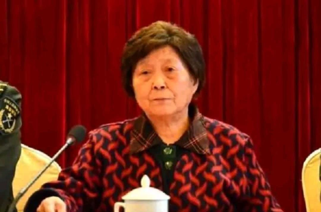 享受|他是新四军名将，32岁被错杀，女儿享受师级待遇，警卫员成上将