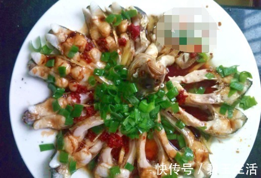 孔雀开屏|家人聚餐,这道家常蒸菜,蒸一蒸,8分钟上桌,鲜美到流口水
