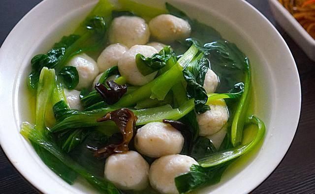 晒晒|晒晒我家今天母亲节的午餐,5个人6菜1汤,妈妈和婆婆吃得最开心