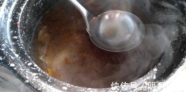 没吃完的大米饭做紫菜包饭好看又好吃,用它做蛋炒饭也非常香呢