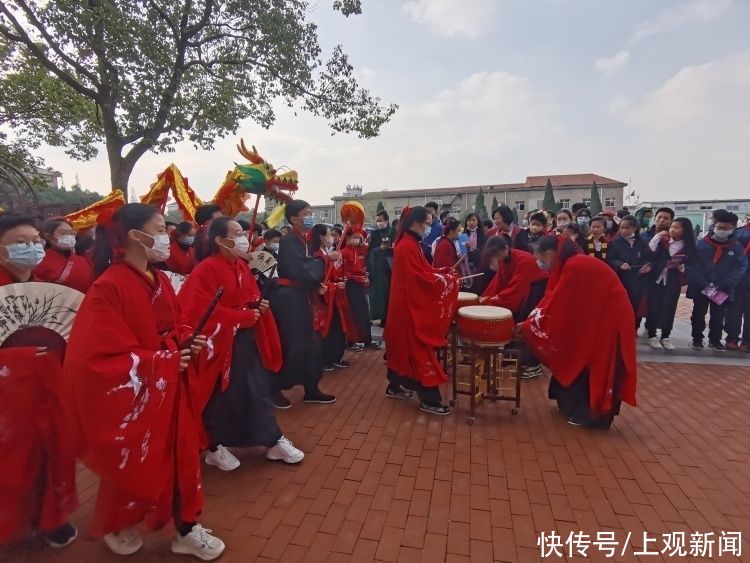  展现|哈利波特、加勒比海盗……茸一中学首届狂欢节展现学生多彩想象