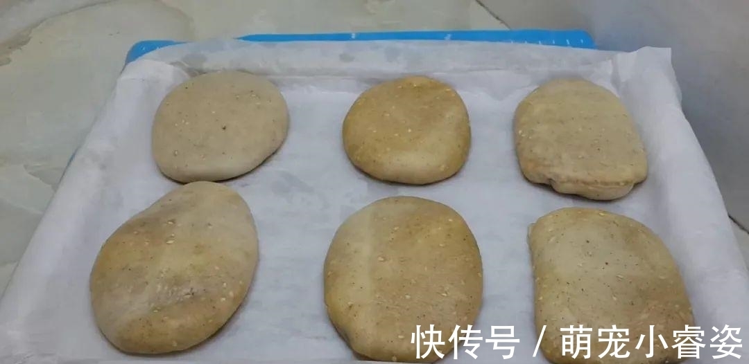 面团|做烧饼时,切记不要发面和刷油,简单一做,出锅孩子们都爱吃