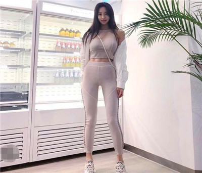 般的|街拍女神简洁大方的紧身打底裤小姐姐,仙女般的气质