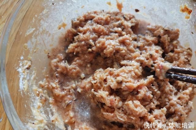 早餐吃包子不用出去买了,自己学会在家做,简单蒸一蒸就可以吃