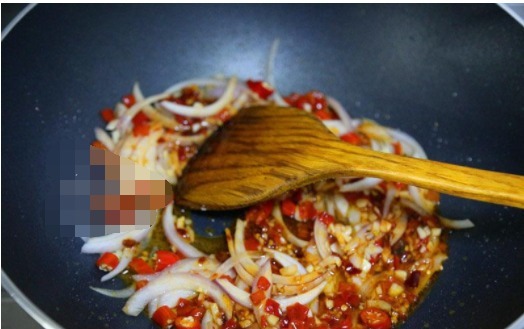 粉丝和它一起煮,特别鲜美,成本几块钱就够