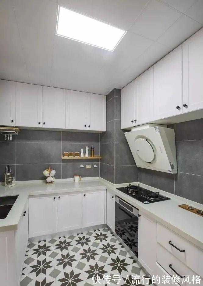 电视屏幕|110㎡简约新房,装修花了8万,完工效果超棒!