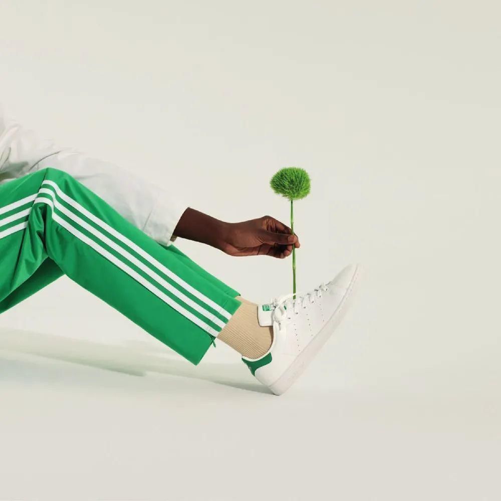 adidas 侃爷竟和奥巴马撞鞋了!都五十年了,明星们还在抢着穿这双鞋!