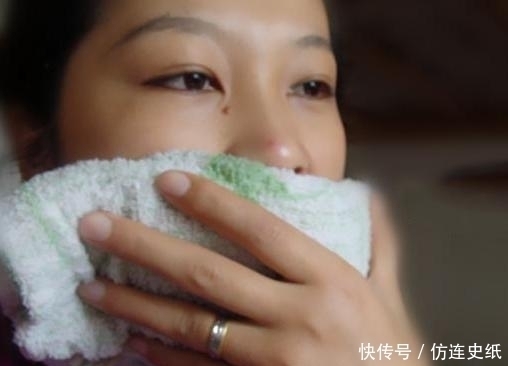 润唇膏|女人涂不涂口红,差距竟这么大?学会这几招,不沾牙沾杯更不脱色