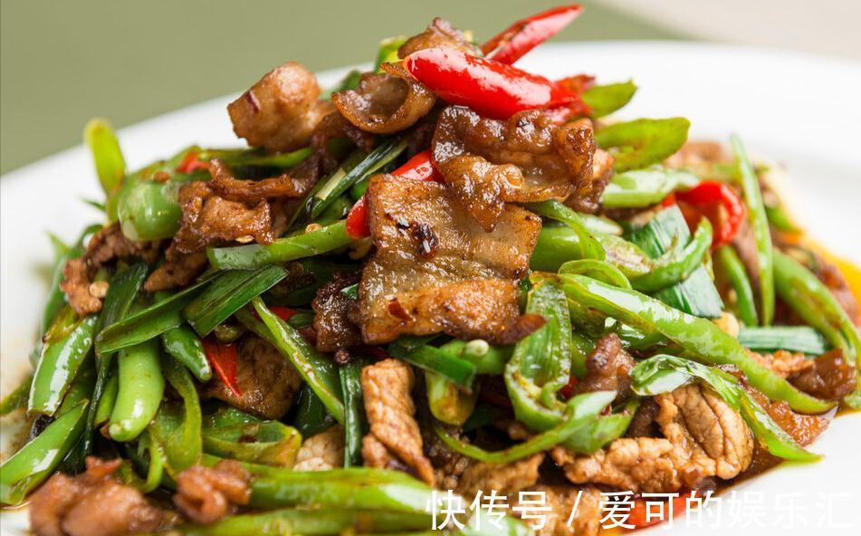 湖南大厨教你辣椒炒肉，辣椒香辣入味，猪肉焦香四溢，太下饭了