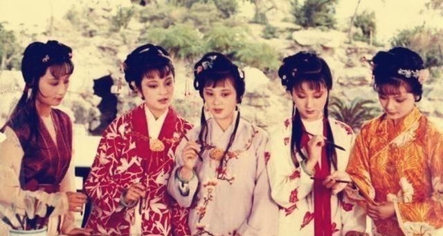 一起长大@红楼梦:王熙凤拿林黛玉开玩笑,其中暗含的信息不简单