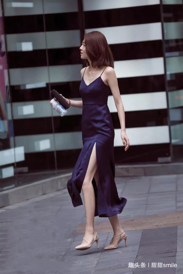 高跟鞋 美女搭配一双高跟凉鞋,非常的显高和气质,穿上之后可以提升气质