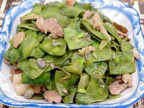 扁豆|晒晒我家最喜欢的一道菜,荤素搭配吃的香,几十年吃不烦