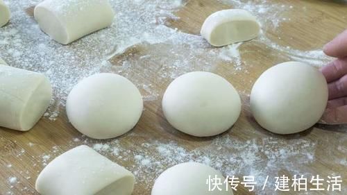 馒头教你这样做,不用酵母不加水,个个蓬松不塌陷,撕着吃更过瘾