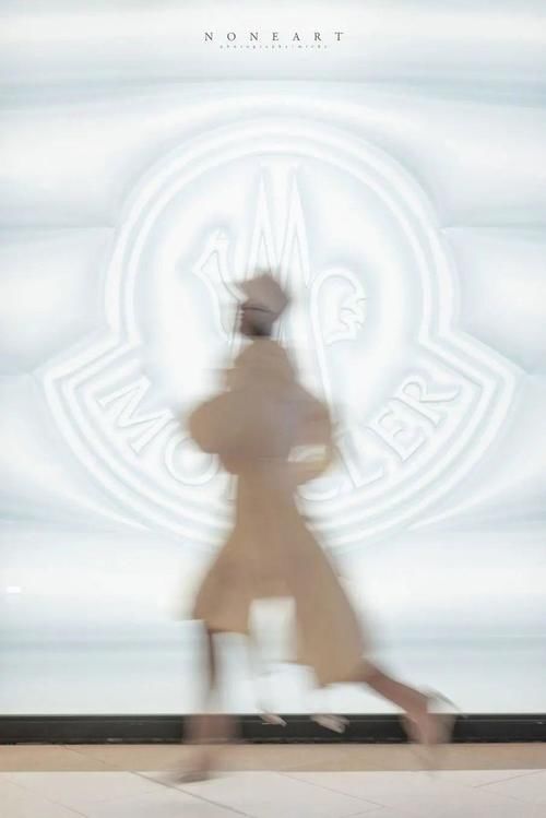 做“平平无奇”的时装，究竟有多难？