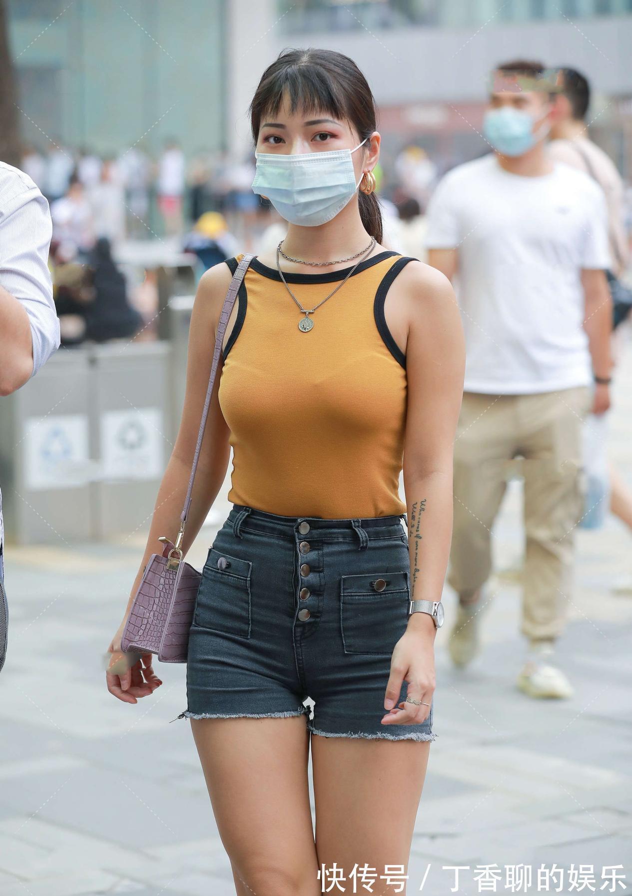 裤子|黑色一字肩上身效果很有女人味,高腰的裤子很显腿长