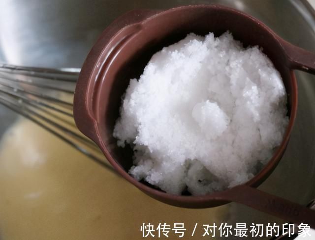 面粉|1碗面粉2个鸡蛋,教你自制蛋糕,不用烤箱不用电饭锅,一次成功