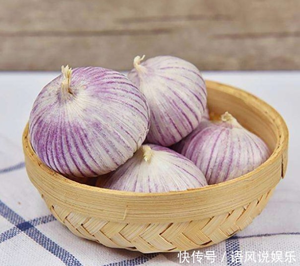 效果|大蒜放耳朵里效果太好了，關(guān)于大蒜放耳朵里的3大好處，值得了解