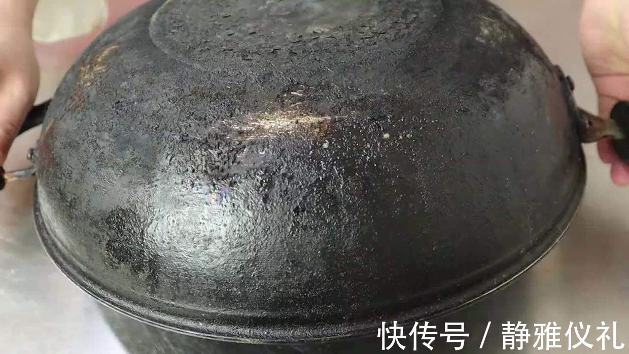 钢丝|不锈钢锅底厚厚一层油污，用蛮劲小心锅底，还不如用几个巧方法