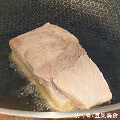 上桌前不被看好的家常版梅菜扣肉，吃完却逆风翻盘