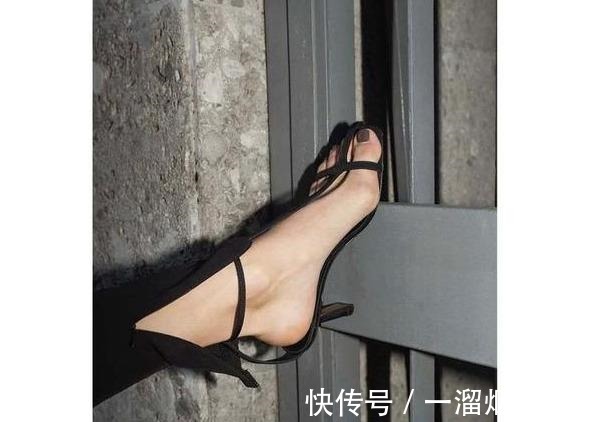 高跟鞋|乖,穿高跟凉鞋的正确姿势送你,有了它,今夏的“女人味”有救了!