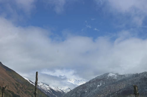 单人单车独闯夹金山 谁说两驱车不能挑战冰雪路