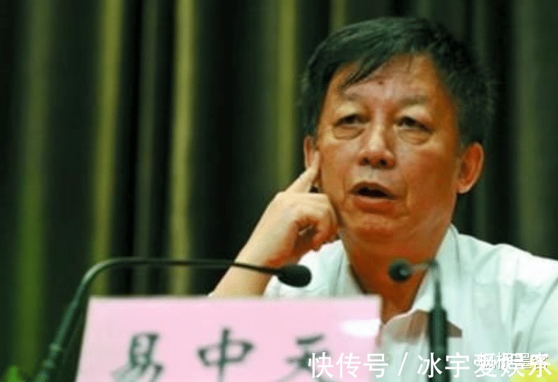 千年一叹|著名学者易中天多次批评余秋雨,文人相轻余秋雨我不认识他