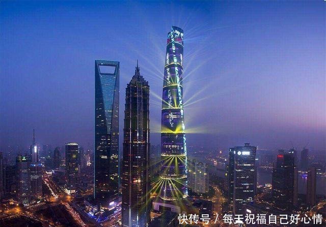 中国第一高楼高632米，耗费十年建成，顶层就像“荡秋千”