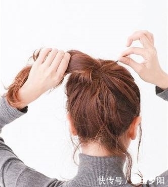 头顶|怎么梳马尾头顶蓬松 只要加点小心机,就让马尾更加美上天