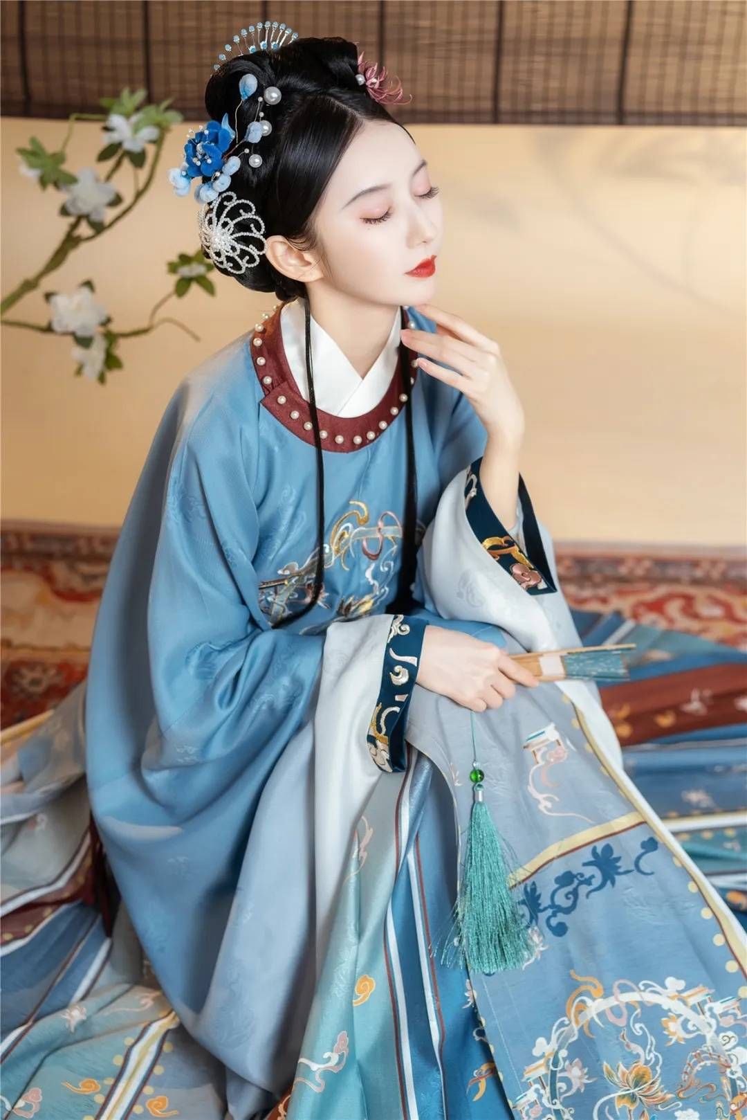 走近“钟灵记”：数百万粉丝的成都本土品牌推崇古典空灵之美|国潮人·新时裳 | 汉服