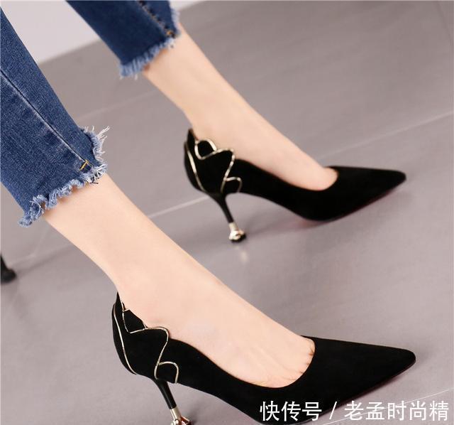 想要女人味就穿细跟高跟鞋,拉升腿部曲线,穿上就要迷死人的节奏