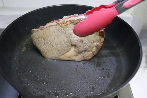 买牛排时，只要包装上有这2个字的，全都是合成牛排，买时得留心