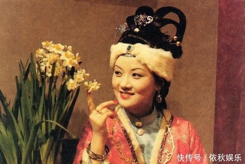 穷小子|养尊处优的王熙凤,怎么得了血山崩你看拿下凤姐的穷小子做了啥