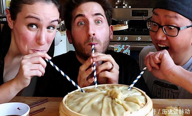 老外|老外认为中国人吃不起的美食,没想到中国小孩都随便买,啪啪打脸