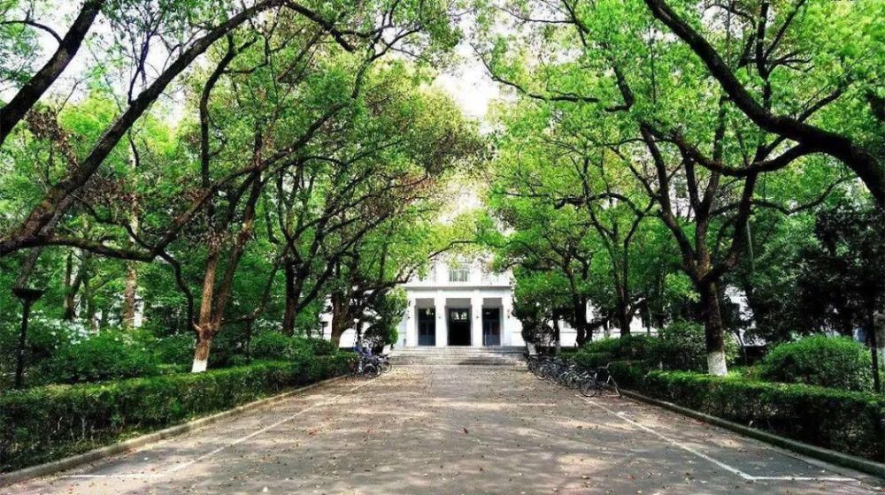 中国特难毕业的5所大学，10%的学生拿不到毕业证书…