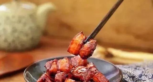 不腻|做红烧肉别再用酱油和啤酒了,用它炖,入口即化,一点都不腻!