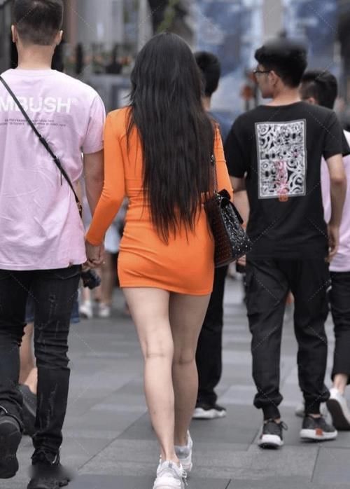 微胖|橙色裙让少妇美的醒目又迷人 ，尽显性感身材，原来微胖才是极品