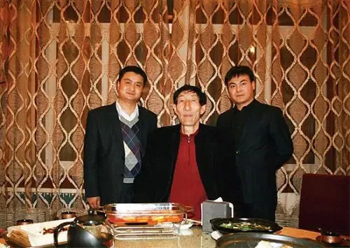 第一男|中国第一男巨人鲍喜顺:12年前不听医生建议生下儿子,如今怎样了