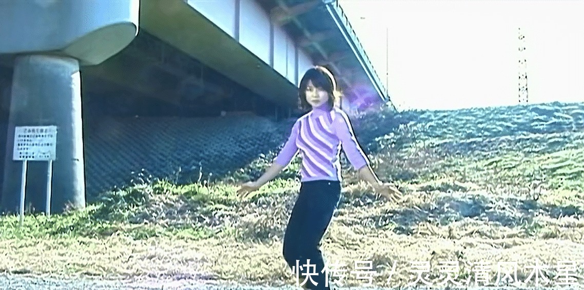 短片|《假面骑士空我》官方恶搞,女主角学会骑士踢,一脚踢爆古朗基