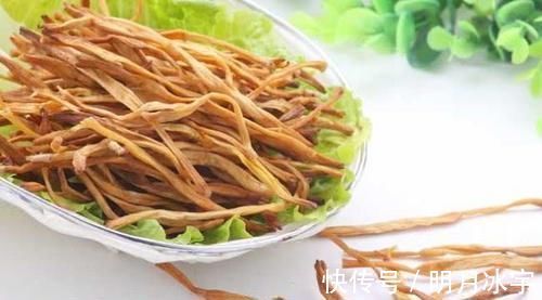 女性|睡前四个坏习惯会加速女性衰老，40岁之后，劝你一个都别忽视