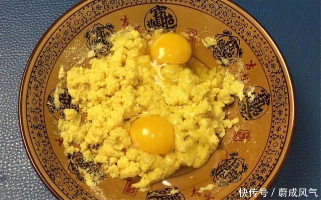 外壳|一点白面也不掺,这才是正宗玉米面贴饼子,外壳焦脆太好吃了