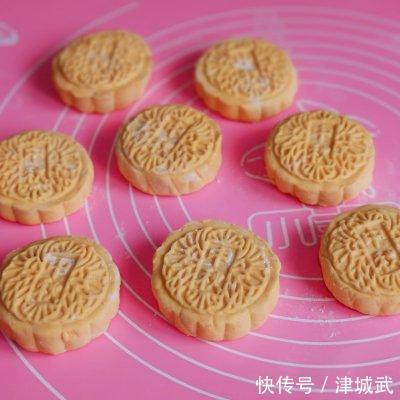 只有最美味的南瓜糯米蒸月饼,才能点亮你的餐桌!