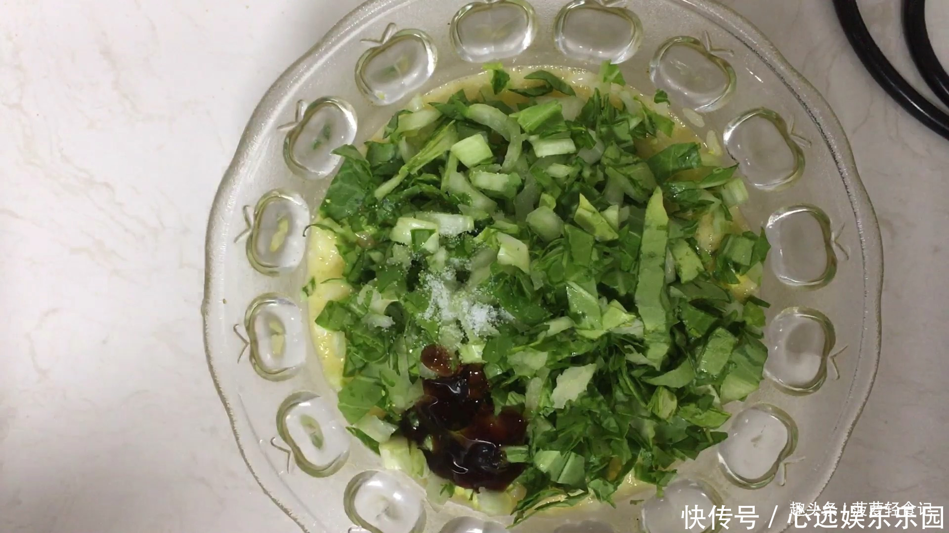 火腿肠片|不想吃炒饭,剩米饭华丽变身,孩子可喜欢吃了,美味还不浪费