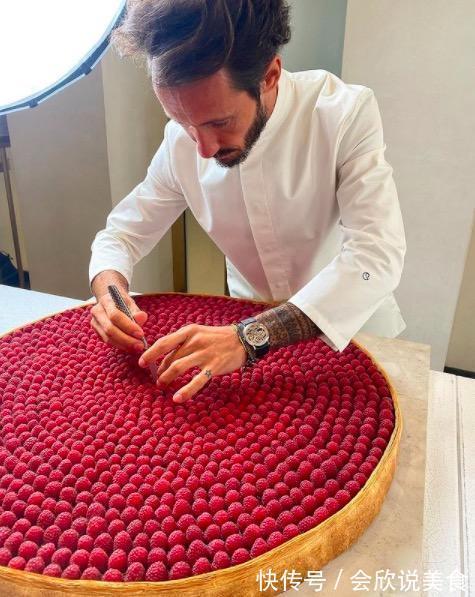 法国有个烘焙师，他做的甜品，简直是强迫症的福音