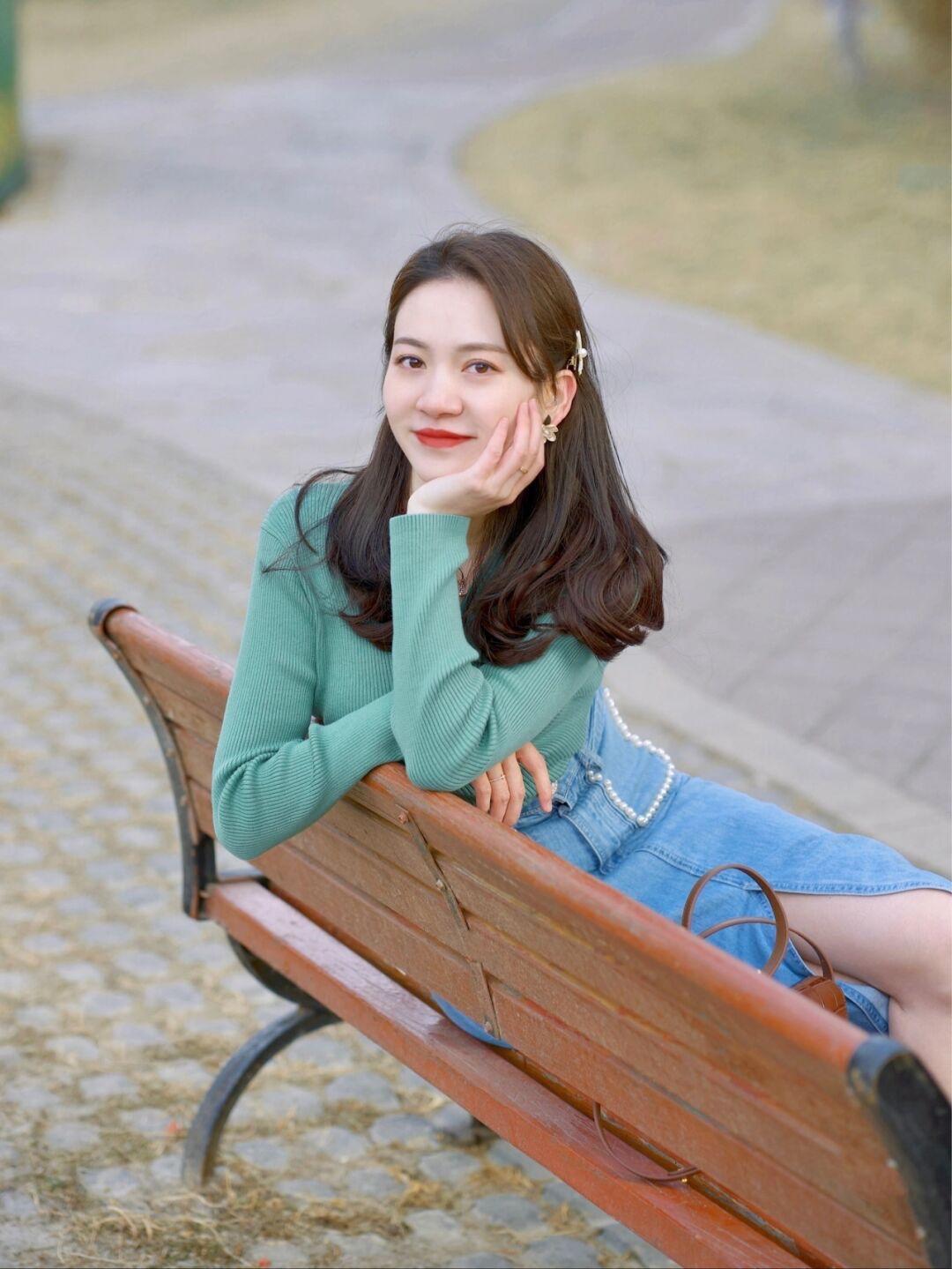 博主|气质是由内而外散发的,会穿“毛衣”很重要,美的像小姑娘