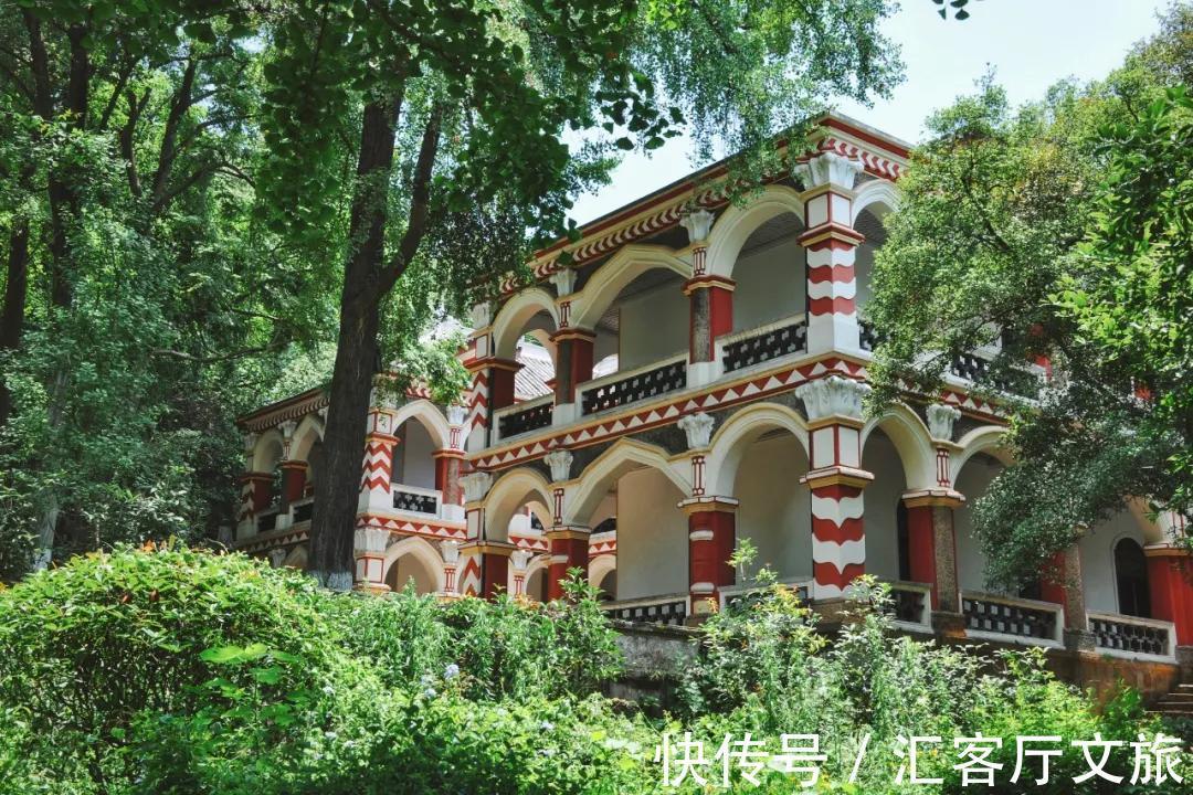 井盐|去年才通高铁，这座“十八线”国内小城，凭什么就火到了国外？